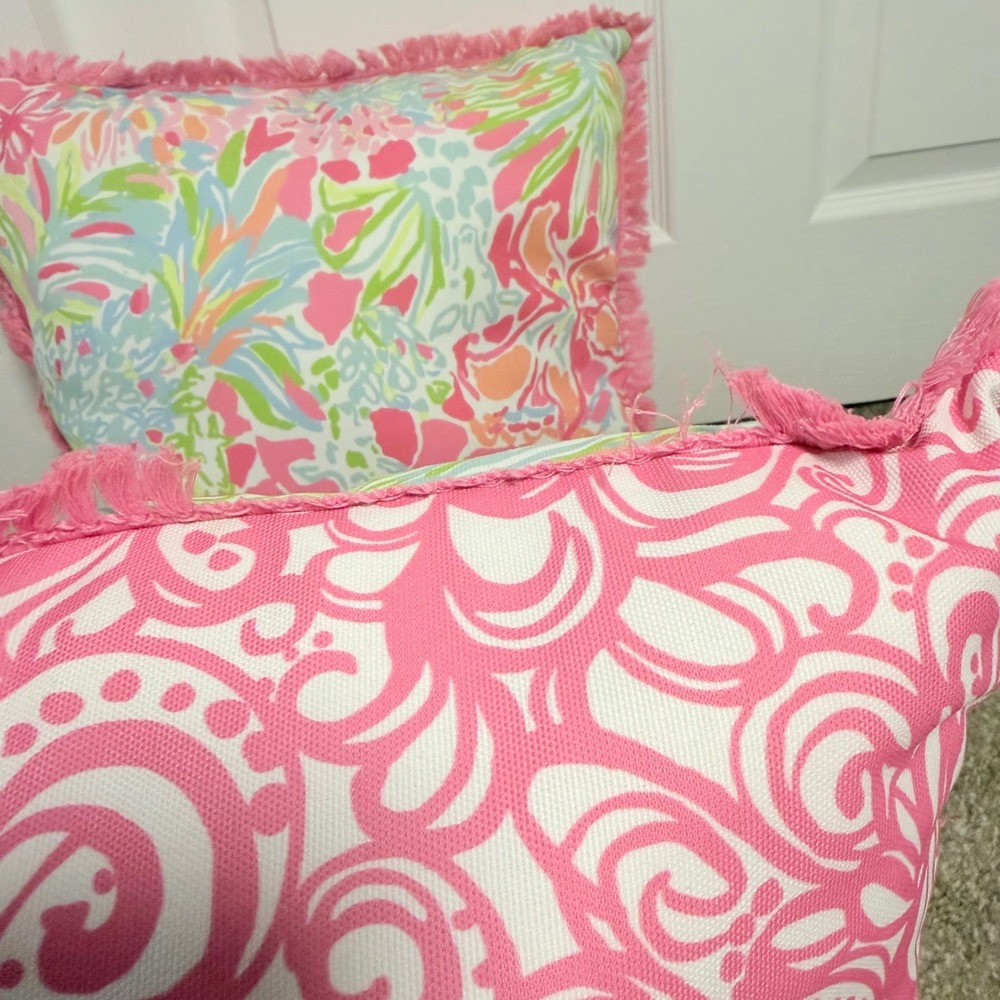 2 Lilly Pulitzer Indoor Outdoor Preppy Reversible Pillow 18x18 Floral Giraffe - Picture 3 of 6